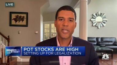 Pot stocks head higher in bet on U.S. legalization